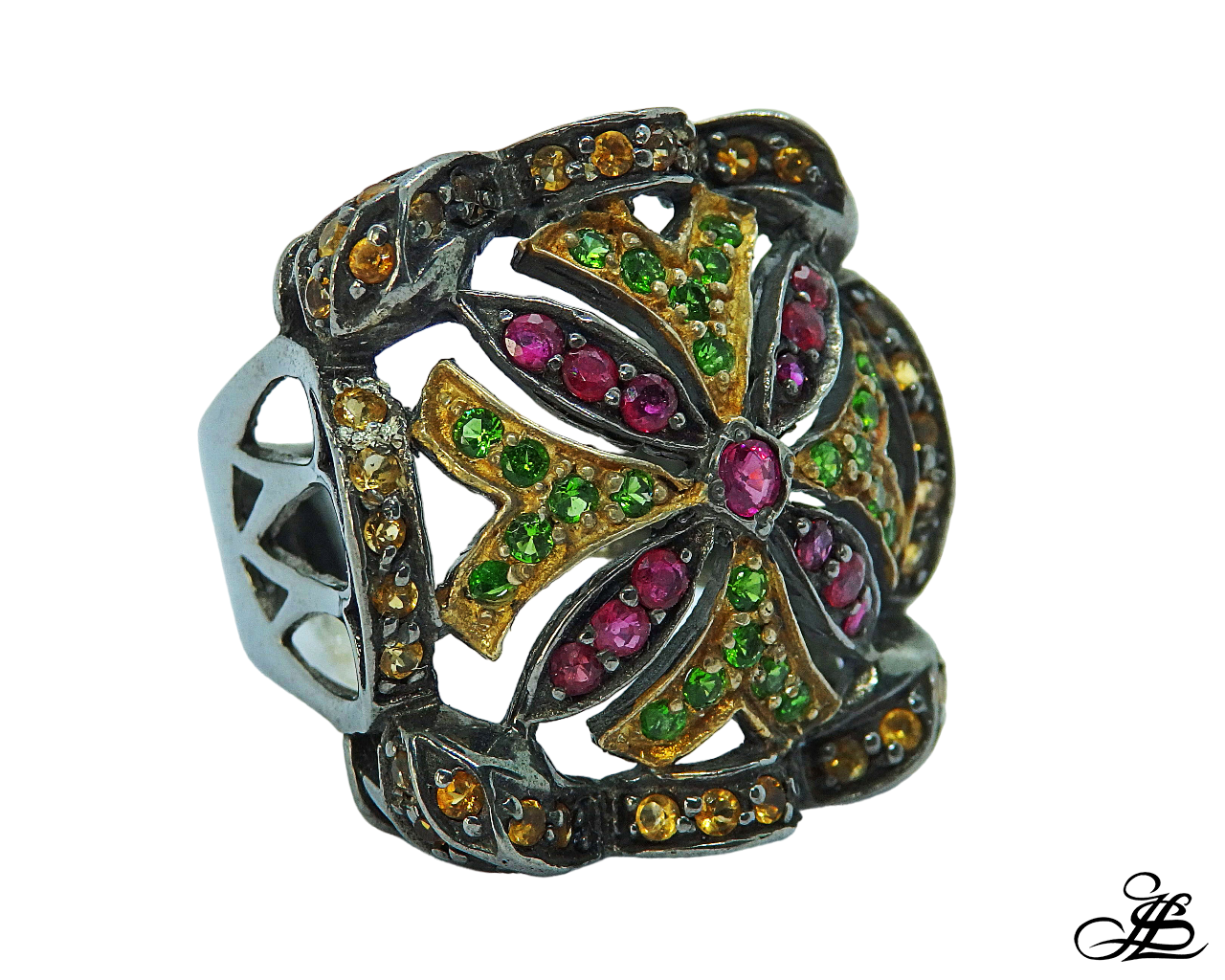 Anillo con piedras naturales