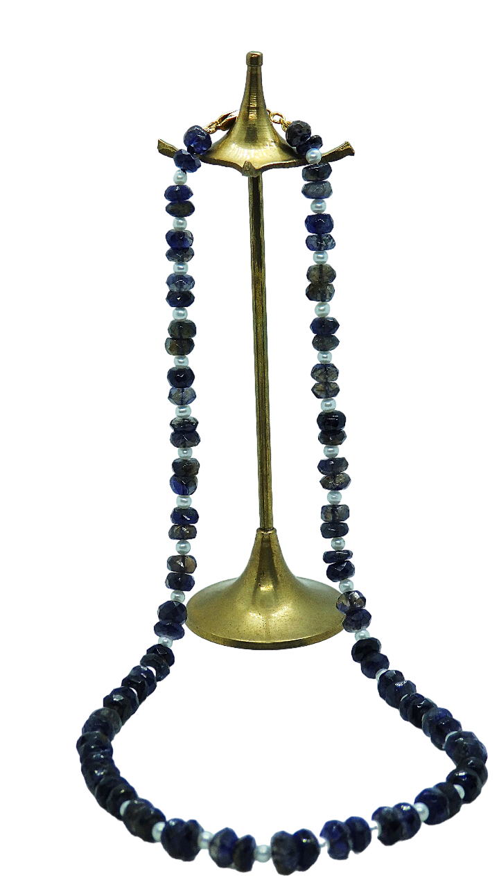 Collar de iolitas y perlas