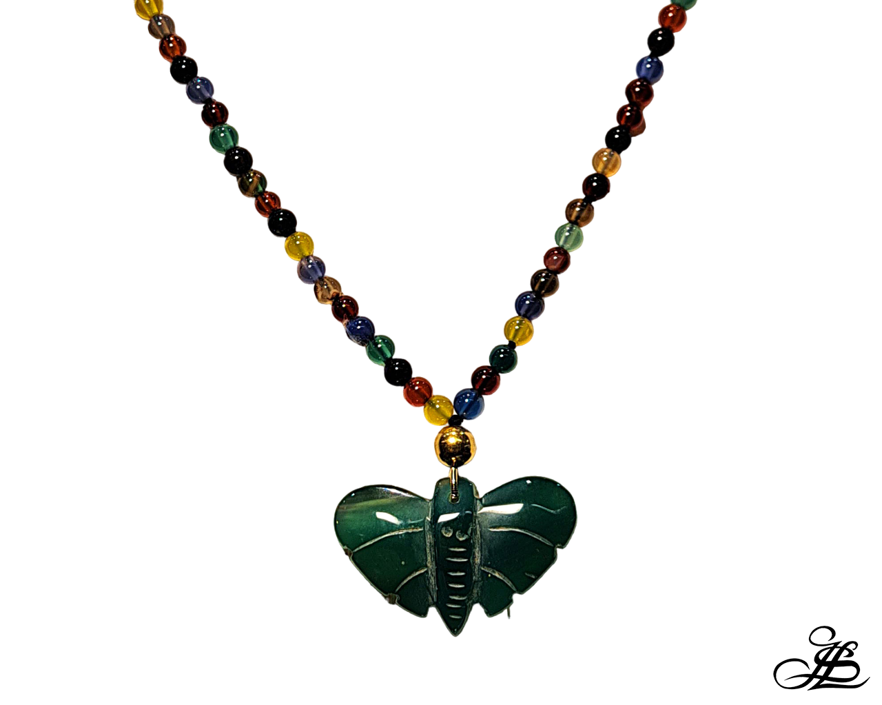 Collar con bolas de cuarzo y mariposa de ágata verde