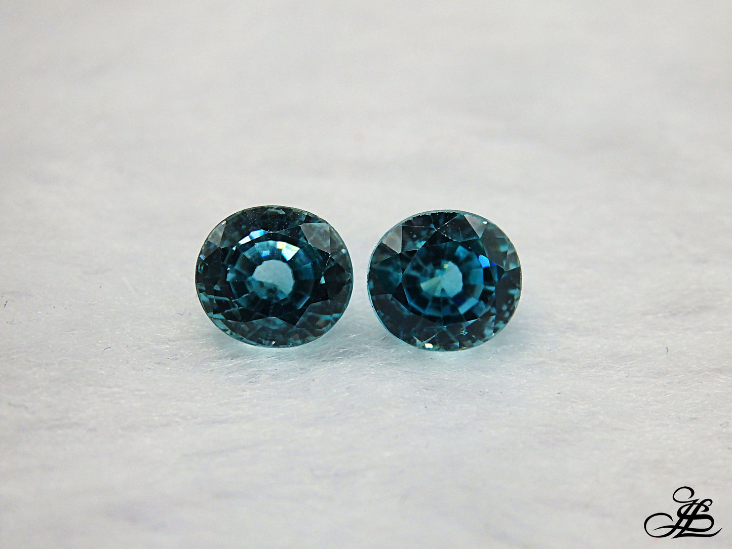Pareja de zircón azul